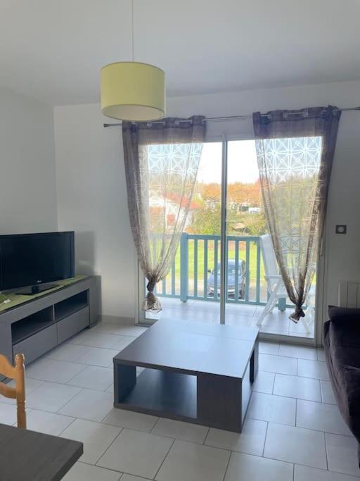 Appartement T3 Lumineux Tres Bien Equipe Avec Balcon Salies-de-Béarn Eksteriør billede